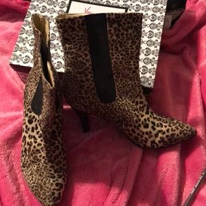 Very Volatile size 8.5 Leopard print